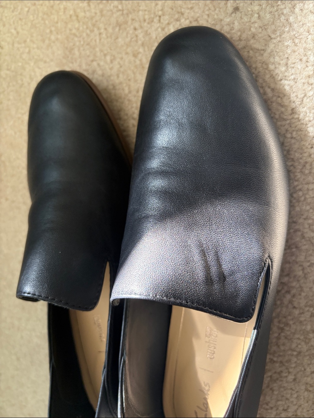 Clarks Women’s Black Leather Slip-On Shoes, Size 7.5, Like New 🌟